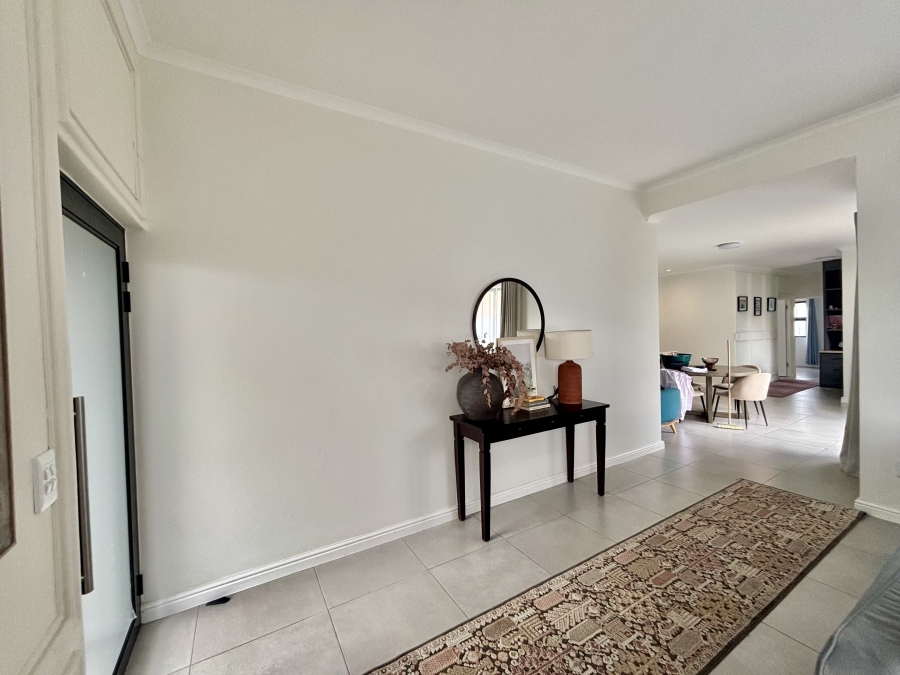 To Let 3 Bedroom Property for Rent in Sandown Western Cape